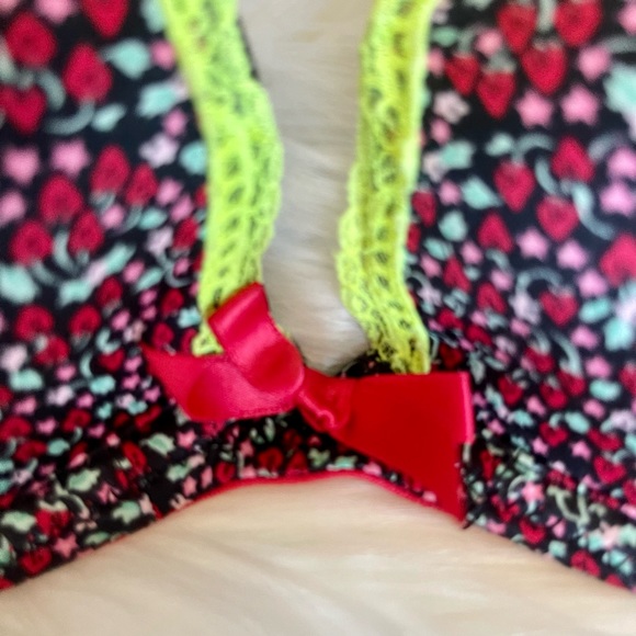 32C/XS Vs Victoria’s Secret Sexy little things Mermaid bra& Guarter ruffle skirt - Picture 9 of 15